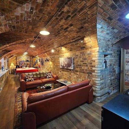 The Armoury: Stylish Ww1 Bunker Villa Норт Куинсфери Екстериор снимка