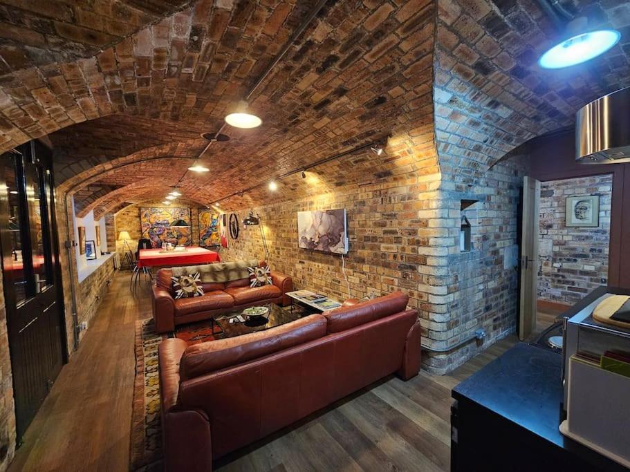 The Armoury: Stylish Ww1 Bunker Villa Норт Куинсфери Екстериор снимка